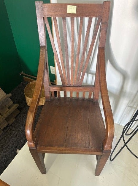 chair - fan slat back with arms - 19x18.5x43.5