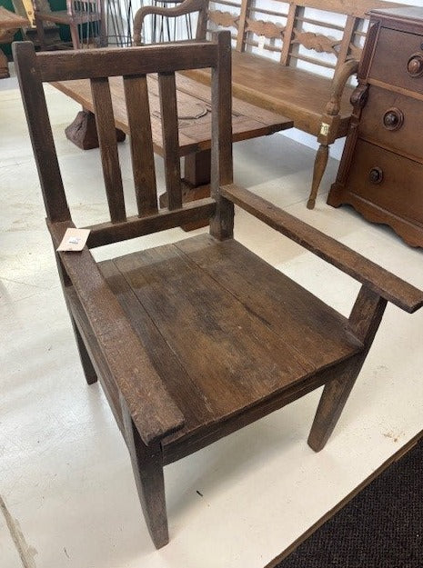 chair - antique w/ arms - wide seat - primitive - 22.5x23x38