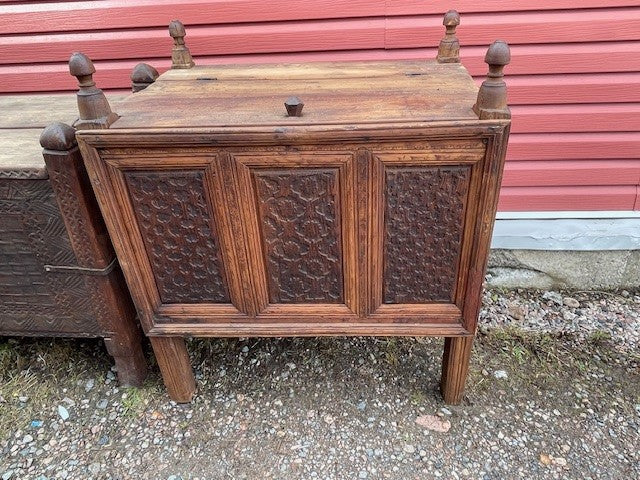 swat valley - dowry chest w/ knob handle - 4 finials - 33