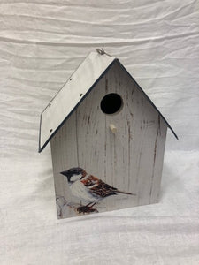 birdhouse w/ metal roof - wood - 8.5" x 6.75" x 10.5"