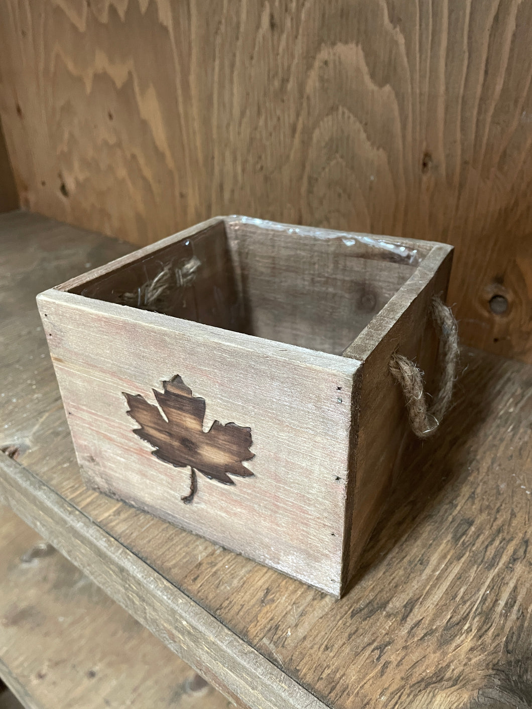 container - wooden - burnt maple leaf design - handles/liner - 5.63x5.63x4.45
